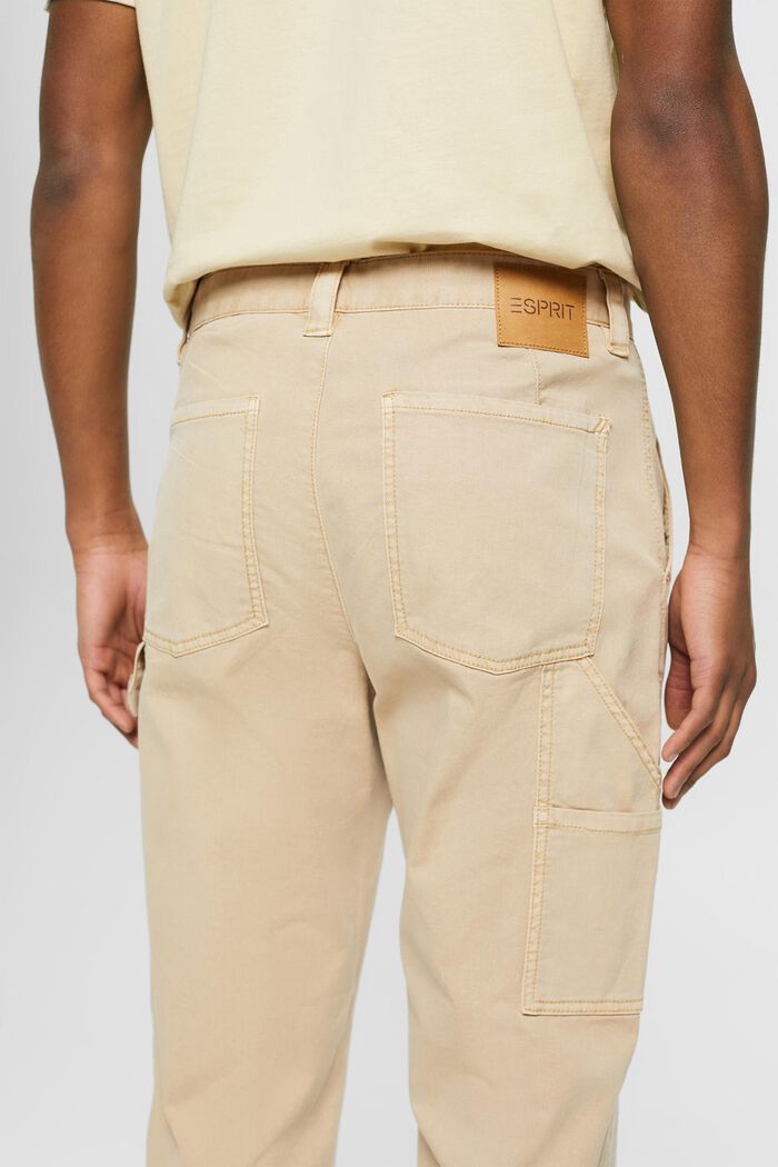 Le pantalon cargo : la tendance rétro qui refait surface